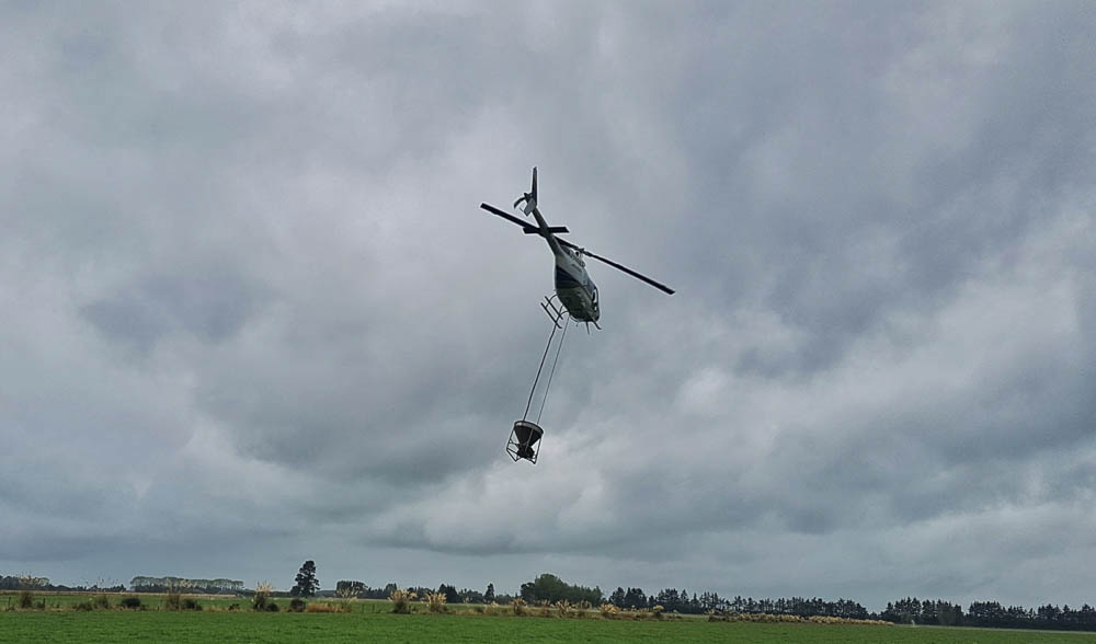 Helispread helicopter spreading equipment in operation — image 2